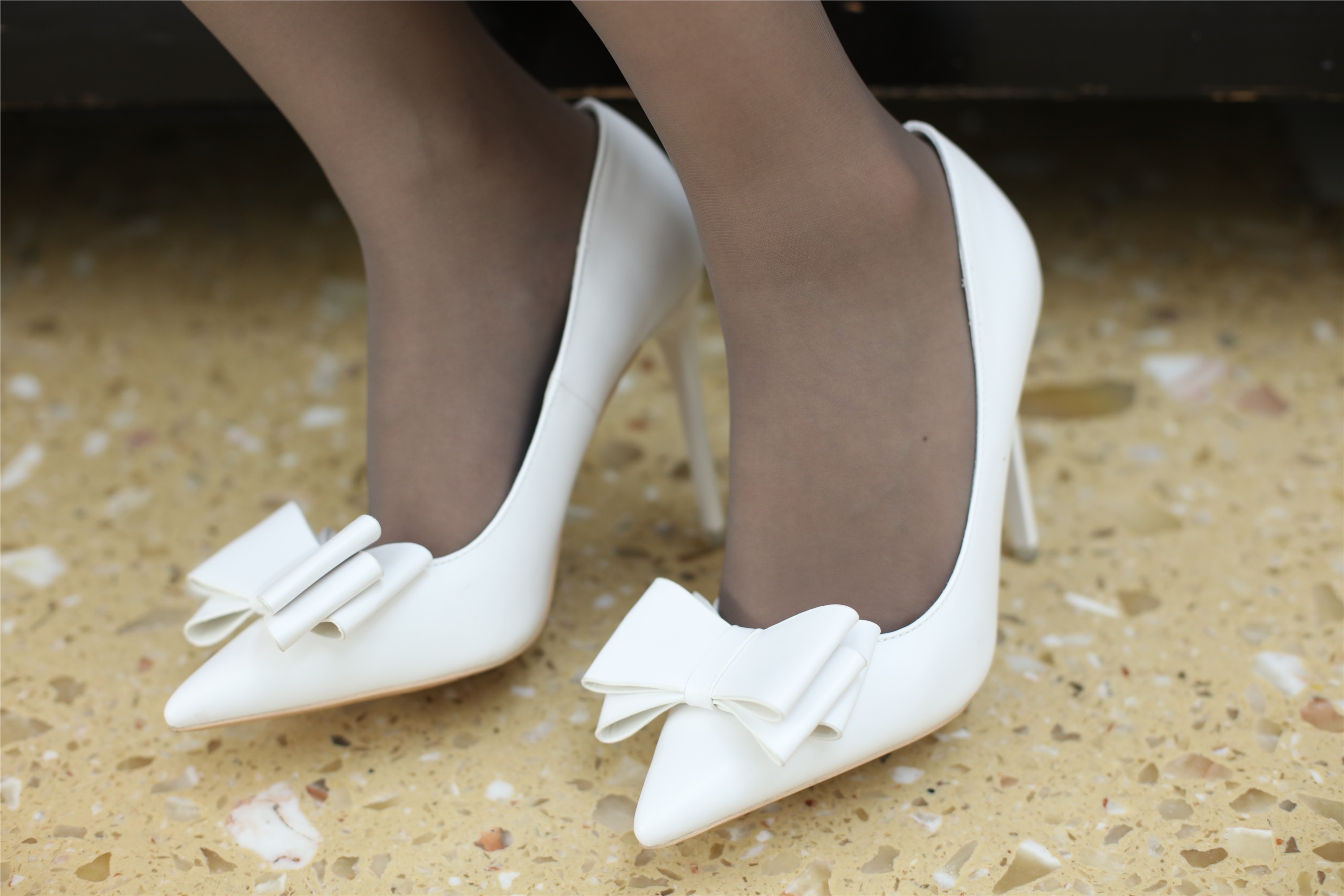 奈丝写真 NO.040 高高-轻轻的尝一口，这香浓的诱惑